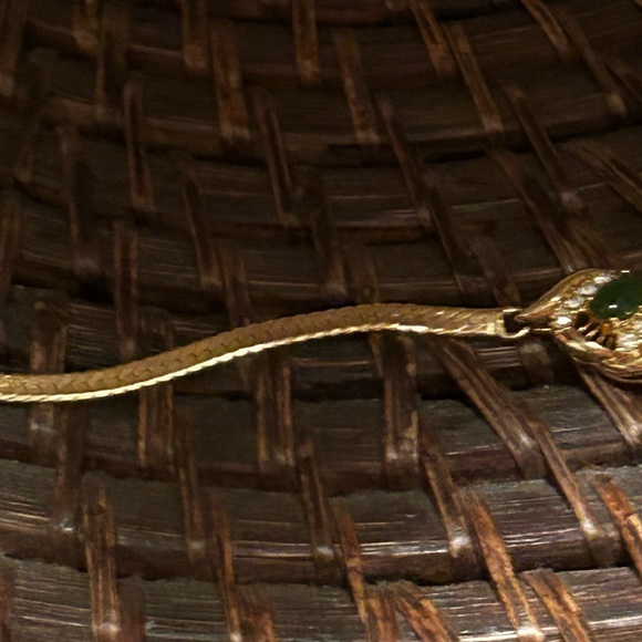 Gold tone immaculate bracelet very versatile it’s  s fun and elegant piece - Picture 4 of 6